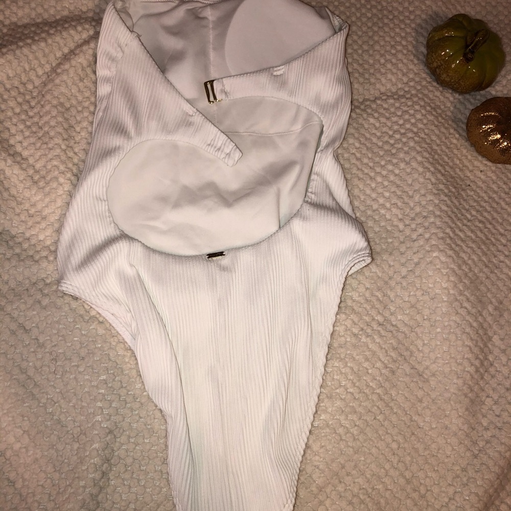 Bathing suit - Picture 2 of 3